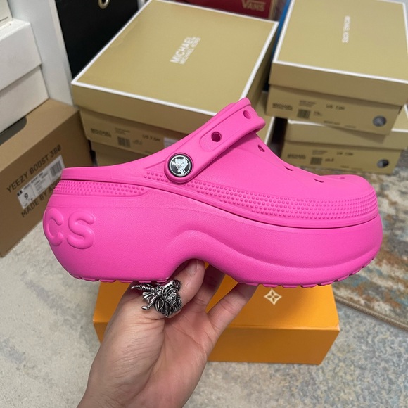 NWT Women’s Size 6 (Euro Sz 36-37) Crocs Bella Clogs Thick Soles Electric Pink - Picture 9 of 15